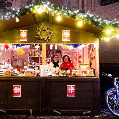 Caritas-Stand auf dem Weihnachtsmarkt-4767